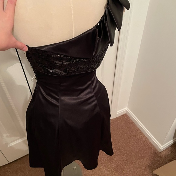 B. Darlin juniors short formal flare dress - Picture 2 of 3